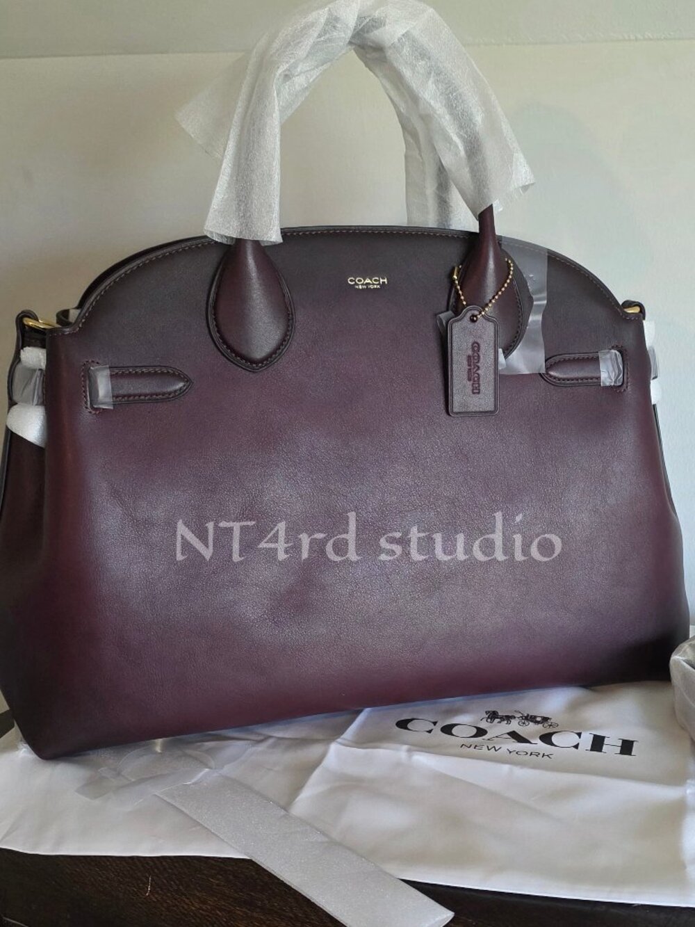Coach empire 40 in merlot